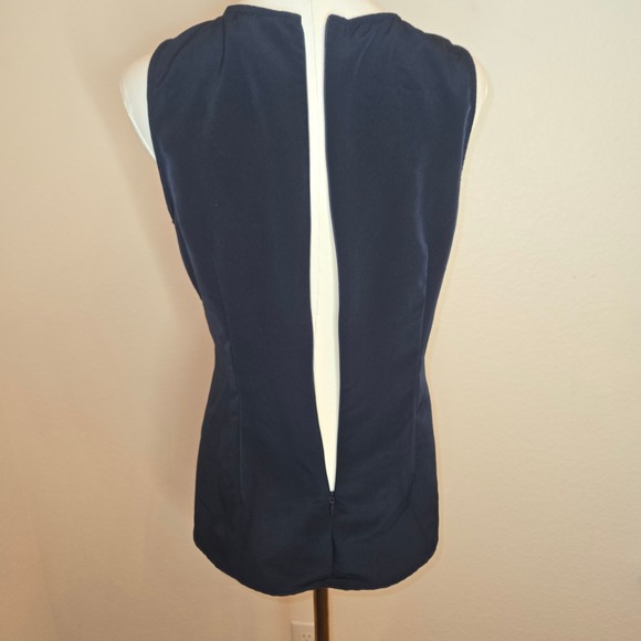 Banana Republic Navy Sleeveless Box Pleat Blouse Women's Size 2 Work- back zip - Picture 7 of 11